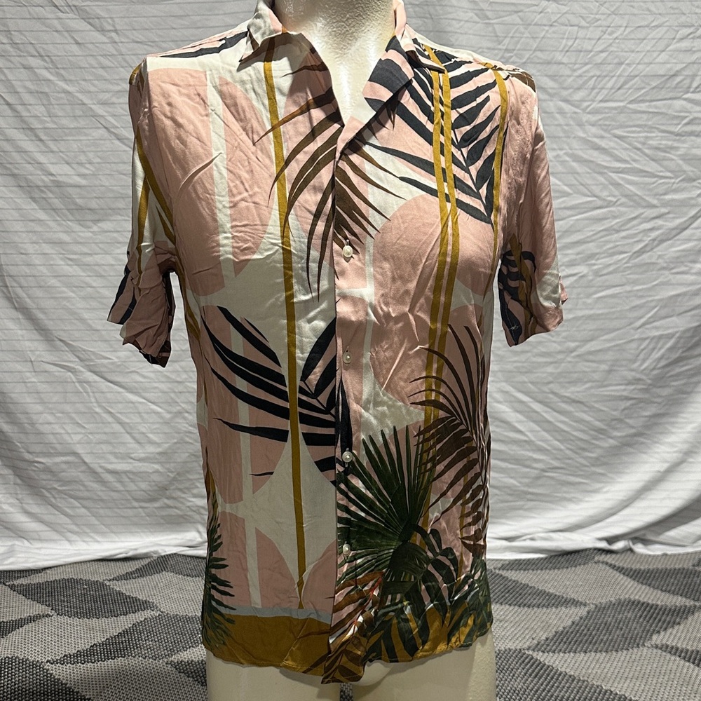 Zara’s Men’s Tropical Print Short Sleeve Shirt
